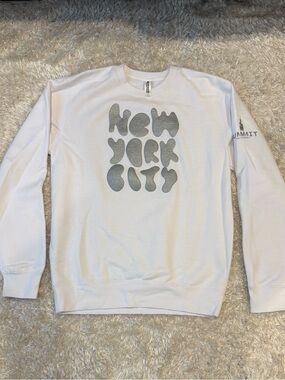 White NYC The Summit Crewneck Pullover Silver 'New York City' + Mug, Lip Balm